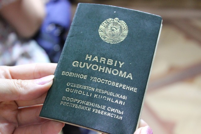 Жумысқа кириў ўақтында пуқаралардан әскерий билет талап етилмейди