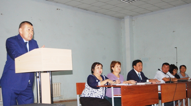 НМПИде жаңа оқыў жылы алдынан ата-аналар менен ушырасыў болып өтти