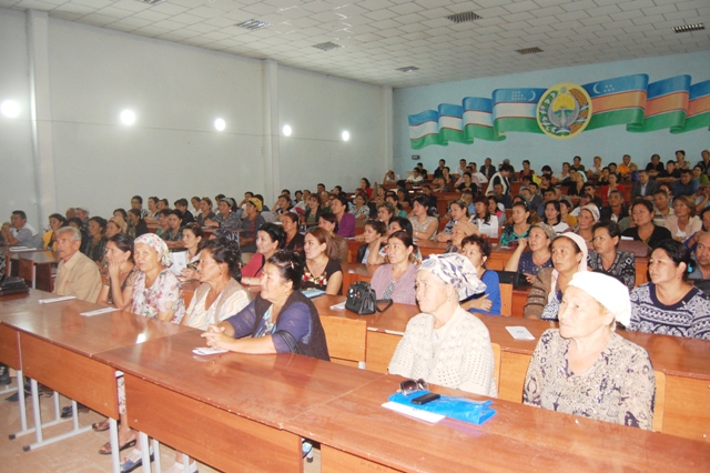 НМПИде жаңа оқыў жылы алдынан ата-аналар менен ушырасыў болып өтти