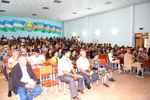 НМПИде жаңа оқыў жылы алдынан ата-аналар менен ушырасыў болып өтти