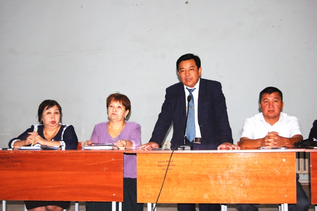 НМПИде жаңа оқыў жылы алдынан ата-аналар менен ушырасыў болып өтти