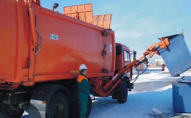 Шығындылар машқаласы: Қатты турмыслық шығындыларды жыйнаў ушын 4 түрли контейнерлер орнатылады