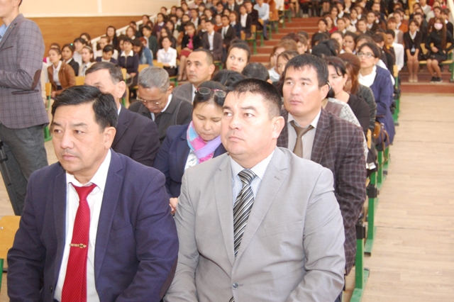 Өзбек тилине мәмлекетлик тил бийлигиниң берилгенине 29 жыл: НМПИде тил байрамына бағышланған конференция өткерилди