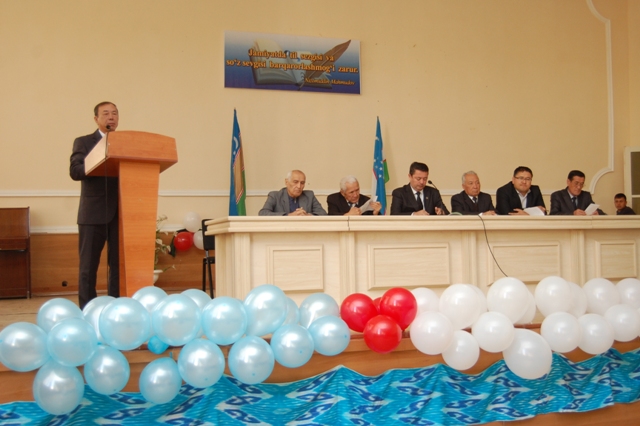 Өзбек тилине мәмлекетлик тил бийлигиниң берилгенине 29 жыл: НМПИде тил байрамына бағышланған конференция өткерилди