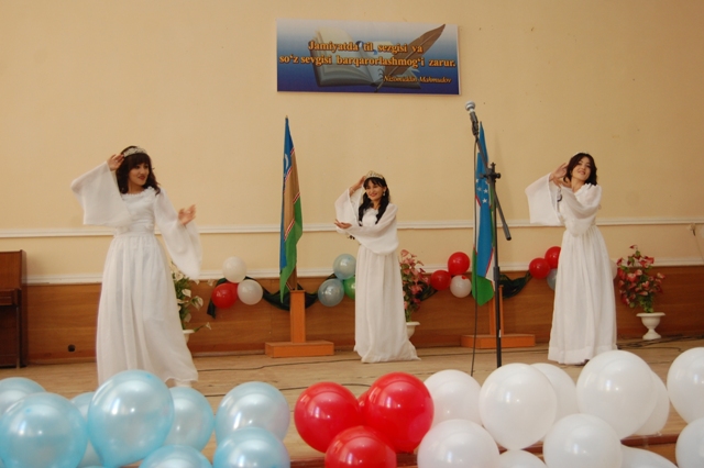 Өзбек тилине мәмлекетлик тил бийлигиниң берилгенине 29 жыл: НМПИде тил байрамына бағышланған конференция өткерилди