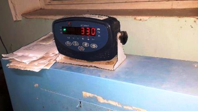 Пахта салынған трактор тиркемесине 330 кг топырақ салынған 5 қалта, 6 ғарбыз, және биреўиниң ишине адам қалай түсип қалды?