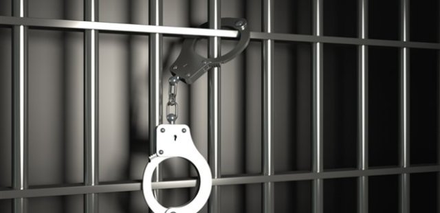 Қамақтағы адамларға жоқары мағлыўмат алыў мүмкиншилиги бериледи