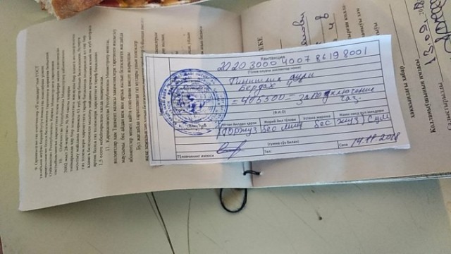 Нөкисли шофёрлар жалғыз жасайтуғын кемпирдиң газден қарызын төлеп берди