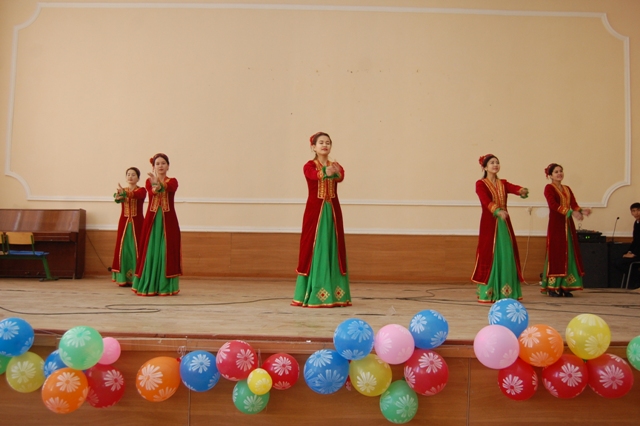 НМПИде қарақалпақ тилине мәмлекетлик тил бийлиги берилген күн байрамына арнап конференция ҳәм концерт шөлкемлестирилди