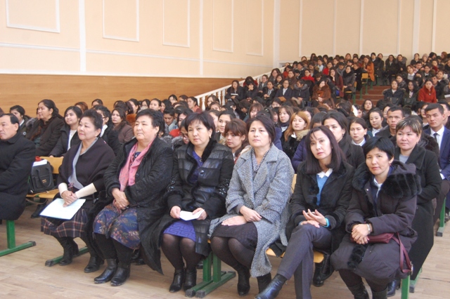 НМПИде қарақалпақ тилине мәмлекетлик тил бийлиги берилген күн байрамына арнап конференция ҳәм концерт шөлкемлестирилди