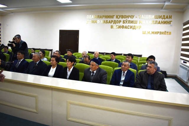 Қарақалпақстаннан 14 пуқараға «Маҳалла ифтихори» көкирек белгиси тапсырылды