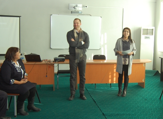 Инглис тили бойынша дүньяға белгили америкалы қәниге НМПИде семинар-тренинг өткерди