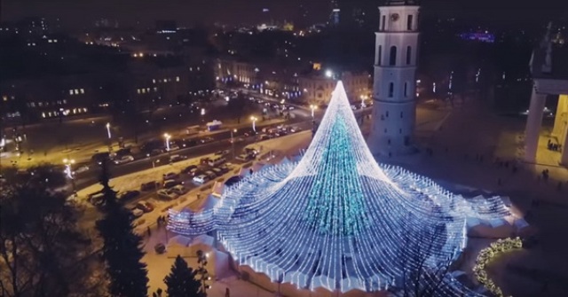 Берунийде &#1257;згеше жа&#1187;а жыл аршасы орнатылды (фото)