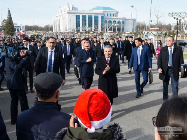 Президент жа&#1187;а жыл майданына барып, халы&#1179; пенен с&#1241;ўбетлести