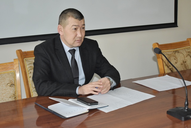 НМПИ ректоры студентлер менен ашық сәўбетлесиў өткерди