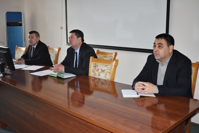 НМПИ ректоры студентлер менен ашық сәўбетлесиў өткерди