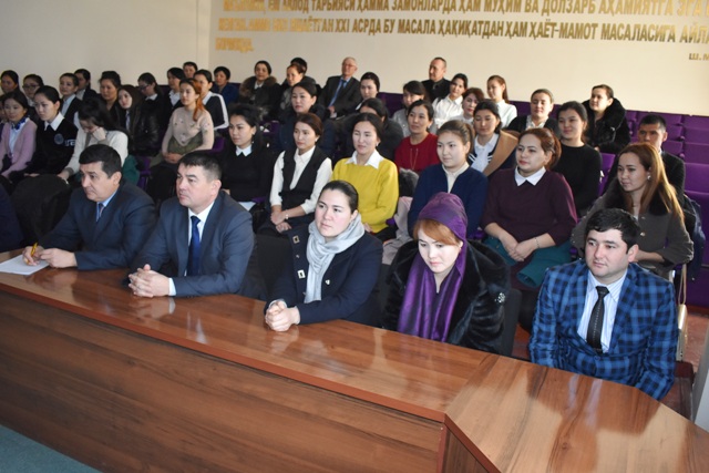 НМПИ ректоры студентлер менен ашық сәўбетлесиў өткерди