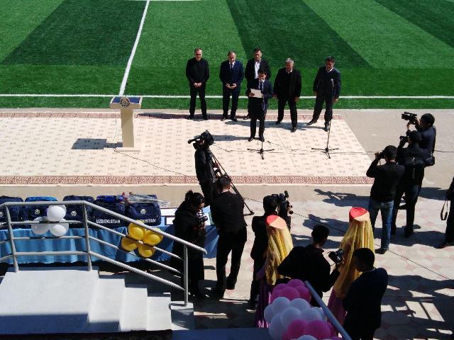 Мойнақта Мәденият үйи, «Арал» стадионы ҳәм амфитеатр пайдаланыўға тапсырылды. Футбол төрешиси Равшан Эрматов жаңа стадионда (фото)