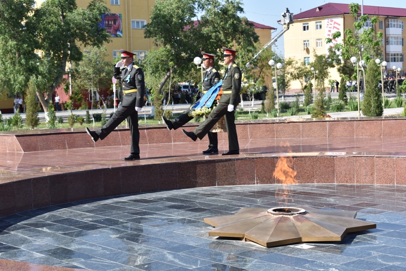 #Еслеў_&#1203;&#1241;м_&#1179;&#1241;дирлеў_к&#1199;ни: Н&#1257;кистеги «&#1202;&#1241;сиретли ана» естелигине г&#1199;л &#1179;ойыў илажынан фоторепортаж