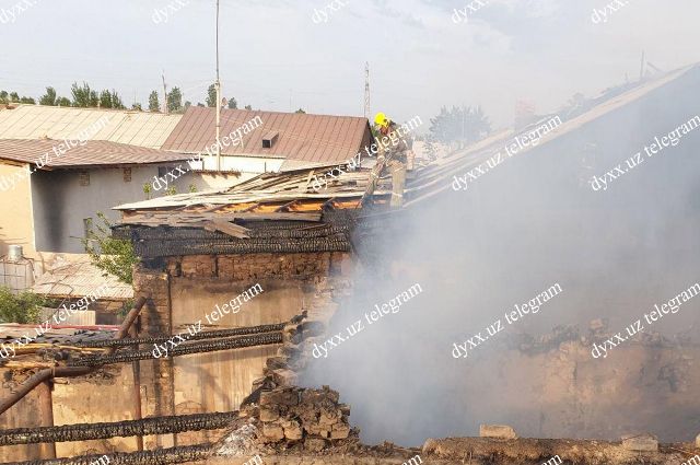Берунийде бир-бирине тийип турған еки үйде өрт пайда болды