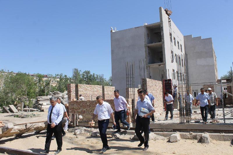 Жоқары ҳәм орта арнаўлы билимлендириў министри НМПИдиң жаңа оқыў имаратының қурылыс жумыслары менен танысты Жоқары ҳәм орта арнаўлы билимлендириў министри НМПИдиң жаңа оқыў имаратының қурылыс жумыслары менен танысты