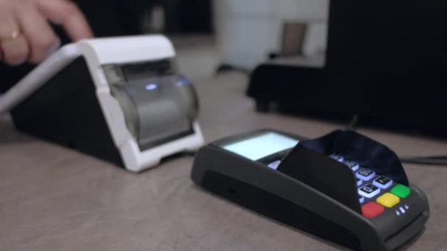 Алдынғы жылларда питкерген абитуриентлер «ярым минимальный»ды қай жерге төлейди? Онлайн төлеў имканияты бар ма? Алдынғы жылларда питкерген абитуриентлер «ярым минимальный»ды қай жерге төлейди? Онлайн төлеў имканияты бар ма?