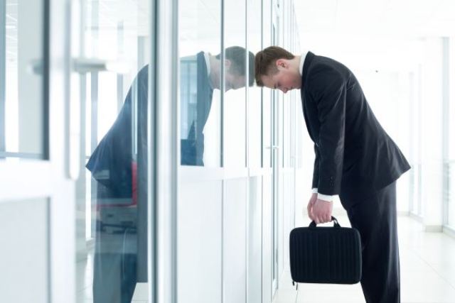 Алименттен қарызым бар екенлиги себепли ҳеш бир мәкеме жумысқа алмай атыр? Нызам бойынша бул дурыс па? Алименттен қарызым бар екенлиги себепли ҳеш бир мәкеме жумысқа алмай атыр? Нызам бойынша бул дурыс па?