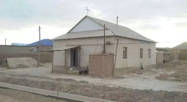 Мойнақта үй әтирапы дийўалы, қоймаханасы ҳәм малханасы бузылған пуқараның турақ жайы не себеп «снос» болмай қалды?