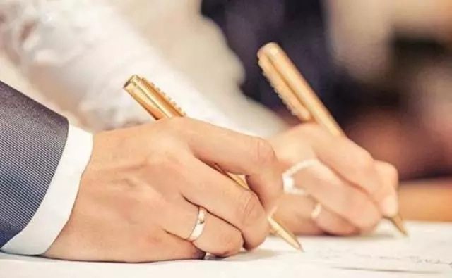 1-сентябрьден ер адамлар ҳәм ҳаяллар ушын неке жасы теңлестириледи