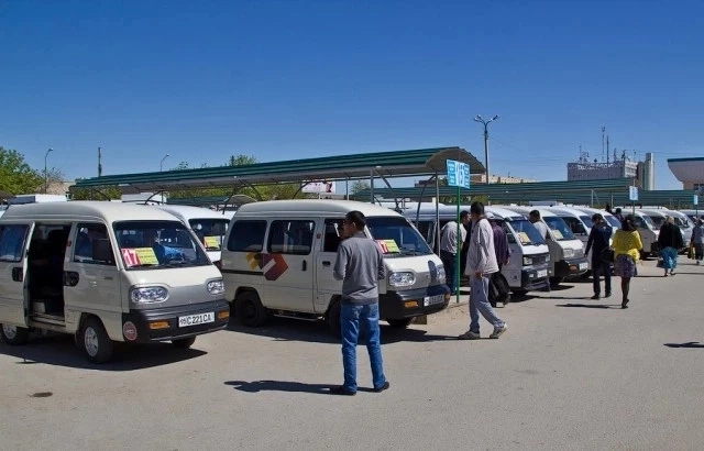 Транспорт министрлигинен жуўап: Жол ҳақысын тийкарсыз көтерген басқарыўшыларға ескертиў берилди. Жағдай қадағалаўға алынды