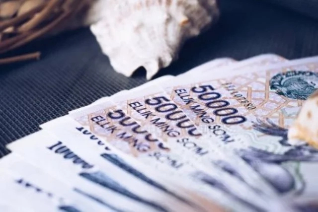 100 жастан өткен пуқаралардың пенсиясына неше сумлық қосымша ҳақы төленеди?