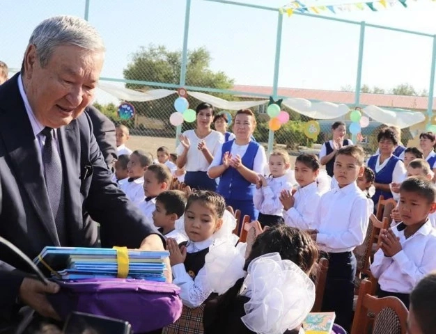 Жоқарғы Кеңес Баслығы Хожелидеги Меҳрийбанлық үйине Президент саўғасы – «Газель» автомобилин тапсырды