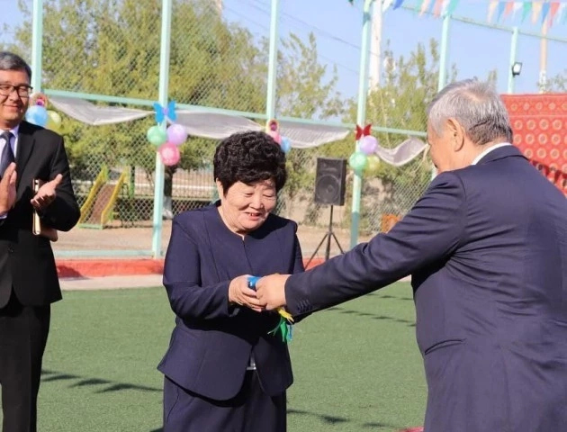 Жоқарғы Кеңес Баслығы Хожелидеги Меҳрийбанлық үйине Президент саўғасы – «Газель» автомобилин тапсырды