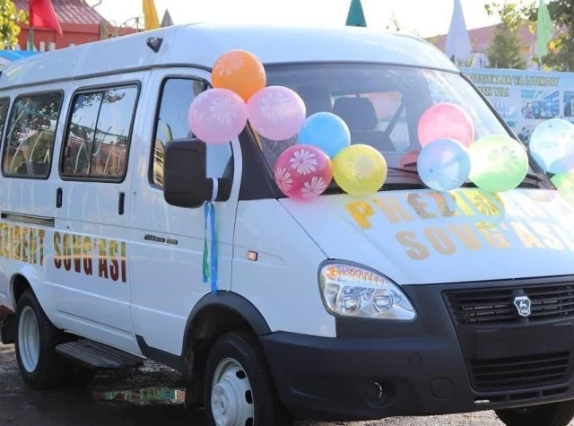 Жоқарғы Кеңес Баслығы Хожелидеги Меҳрийбанлық үйине Президент саўғасы – «Газель» автомобилин тапсырды