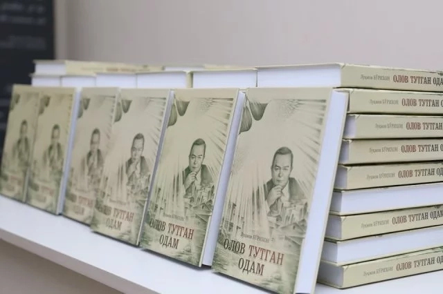 Ислам Каримов ҳаққындағы «Олов тутган одам» китабының презентациясы болып өтти Ислам Каримов ҳаққындағы «Олов тутган одам» китабының презентациясы болып өтти