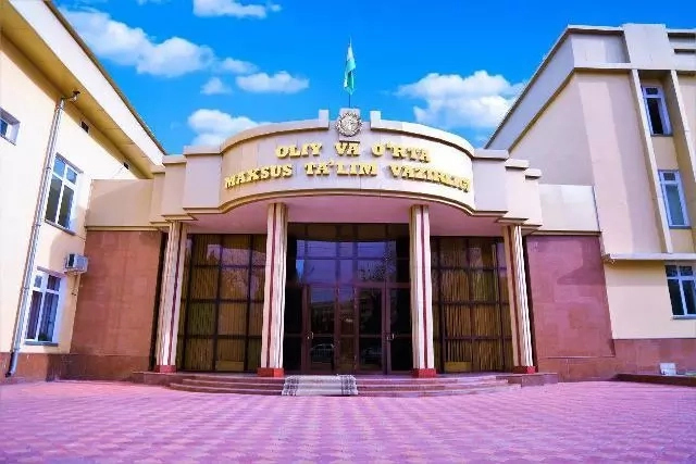 Министрлик студентлерди қыйнап киятырған «күн темасы»на айланған мәселе бойынша түсиник берди