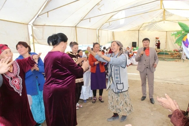 Әмиўдәрьяда алдынғы фермерге Кобалт саўға етилди Әмиўдәрьяда алдынғы фермерге Кобалт саўға етилди