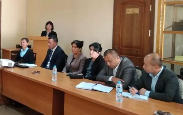 ҚМУ доценти Ташкенттеги педагог кадрларды қайта таярлаўшы орайда баянат жасады