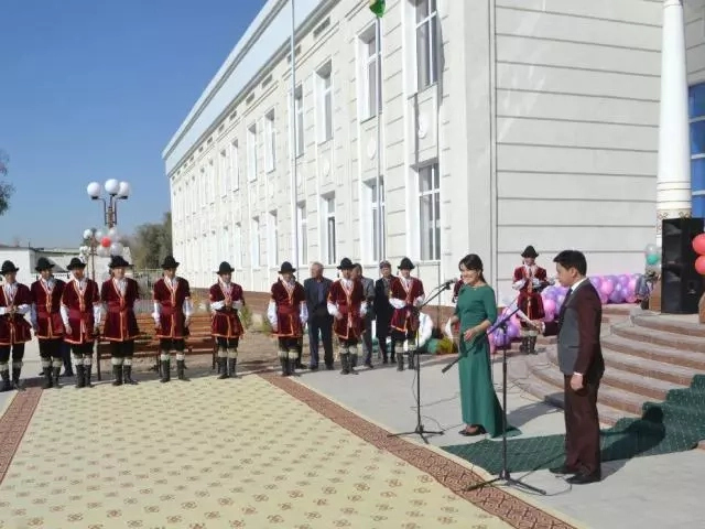 Мойна&#1179;та балалар музыка &#1203;&#1241;м к&#1257;ркем &#1257;нер мектеби пайдаланыў&#1171;а тапсырылды