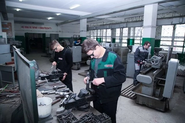 Сапластырылып атырған колледжлердеги әсбап-үскенелер қай жерлерге бериледи? Сапластырылып атырған колледжлердеги әсбап-үскенелер қай жерлерге бериледи?