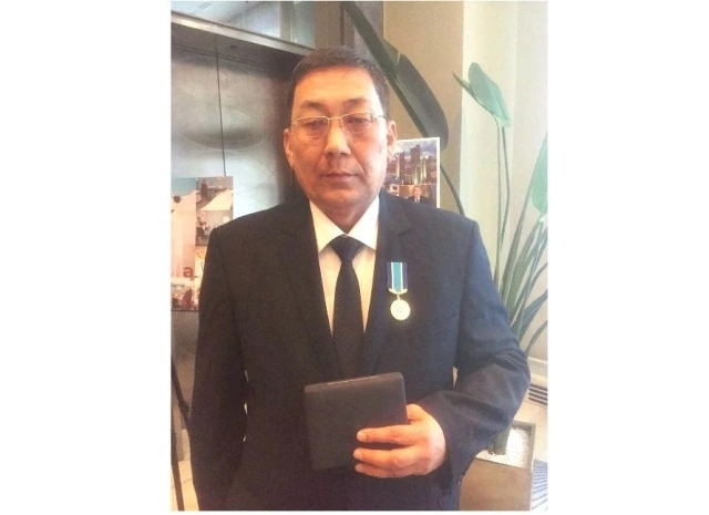ҚМУ профессоры Шамшетдин Абдиназимов Қазақстан халқы Ассамблеясының «Бирлик» алтын медалы менен сыйлықланды ҚМУ профессоры Шамшетдин Абдиназимов Қазақстан халқы Ассамблеясының «Бирлик» алтын медалы менен сыйлықланды