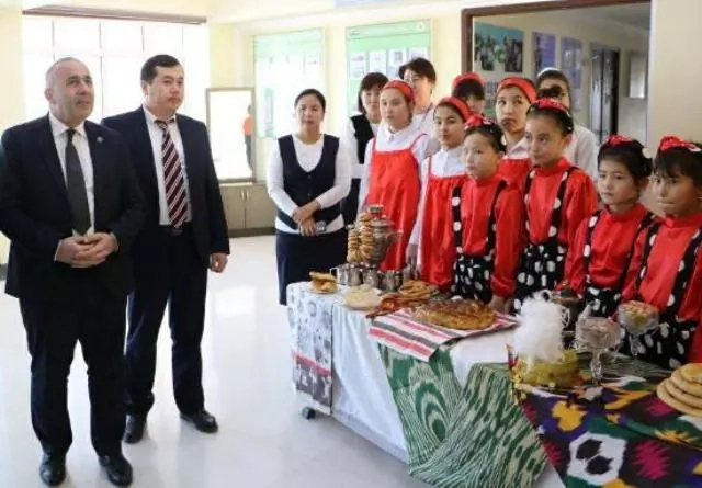 «Шаңарақ-мәҳәлле-мектеп-жоқары оқыў орны» исши топар ағзалары Қоңыраттағы мектеплерде болды