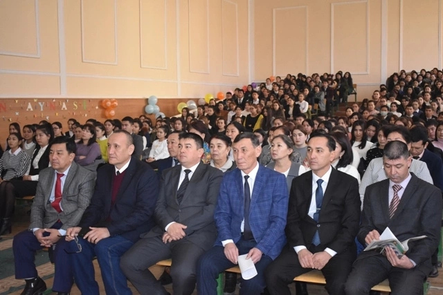 Институтта қарақалпақ тилиниң әҳмийетли мәселелерине арналған республикалық конференция болып өтти