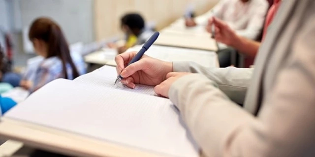 Жоқары оқыў орынларында оқыў бес күнлик болыўы рас па? Жоқары оқыў орынларында оқыў бес күнлик болыўы рас па?