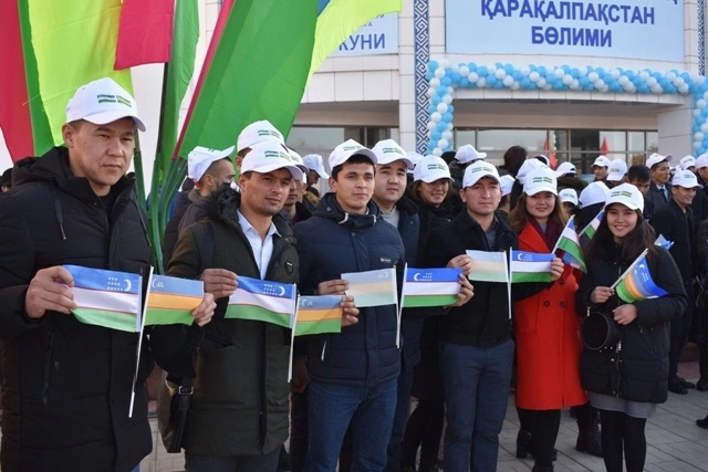 Нөкисте мәмлекетлик байрақтың қабыл етилген күнине арналған акция өткерилмекте Нөкисте мәмлекетлик байрақтың қабыл етилген күнине арналған акция өткерилмекте