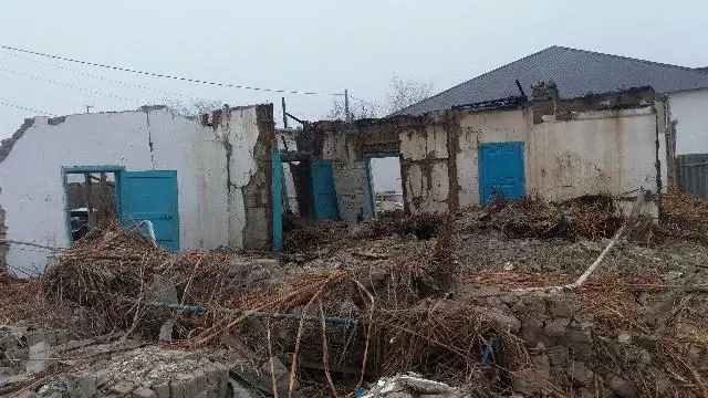 Мойнақта пуқараның үйинде жарылыў жүз берди