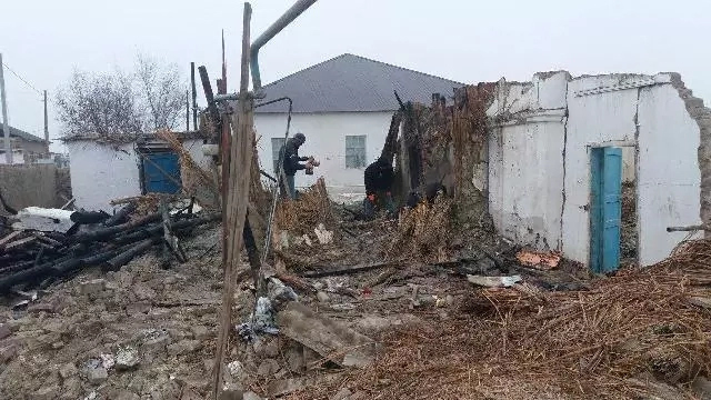 Мойнақта пуқараның үйинде жарылыў жүз берди