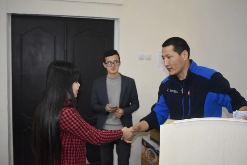 «Айт сен, Әжинияздың қосықларынан!» таңлаўының жеңимпазлары сыйлықланды