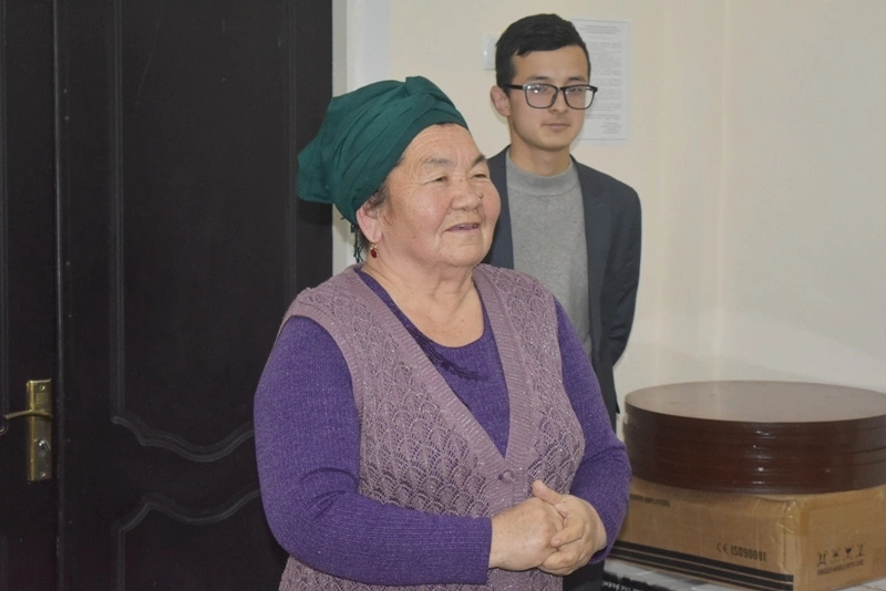 «Айт сен, Әжинияздың қосықларынан!» таңлаўының жеңимпазлары сыйлықланды