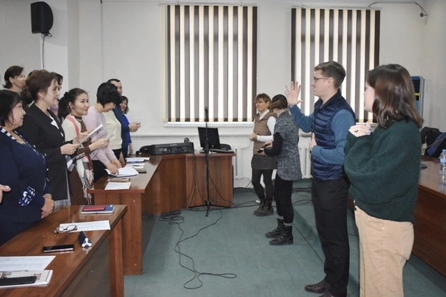 Институтта америкалы тренер-оқытыўшылар илимий-методикалық семинар өткерди Институтта америкалы тренер-оқытыўшылар илимий-методикалық семинар өткерди